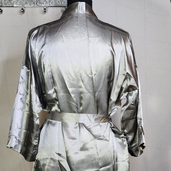 Robe N Hood Grey Silver Poly Namaste In Bed Motif Mid Sleeve Robe w/Belt Sz OSFM - Picture 10 of 16